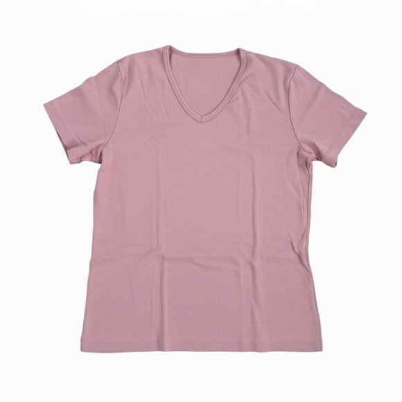 3/$15 Northern Reflections Mauve V-Neck Tee - Picture 1 of 1